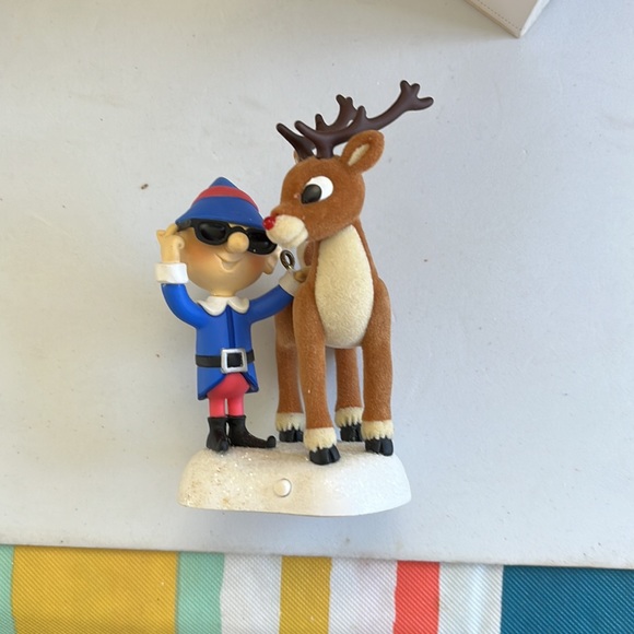 Hallmark Keepsake "Nose So Bright!" Rudolph the Red-Nosed ReindeerMagic Ornament - Picture 3 of 4
